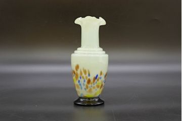 昭和レトロ　戦前　大正　可愛らしいデザインの古いマーブルガラス花瓶2個セット(フリル、色被せ、一輪挿し、花入、花器、硝子、吹きガラス)(R-076472)