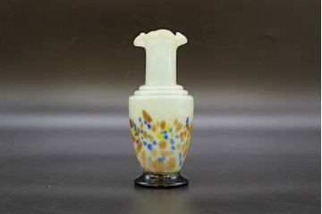 昭和レトロ　戦前　大正　可愛らしいデザインの古いマーブルガラス花瓶2個セット(フリル、色被せ、一輪挿し、花入、花器、硝子、吹きガラス)(R-076472)