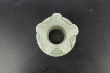 昭和レトロ　戦前　大正　可愛らしいデザインの古いマーブルガラス花瓶2個セット(フリル、色被せ、一輪挿し、花入、花器、硝子、吹きガラス)(R-076472)