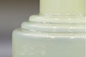 昭和レトロ　戦前　大正　可愛らしいデザインの古いマーブルガラス花瓶2個セット(フリル、色被せ、一輪挿し、花入、花器、硝子、吹きガラス)(R-076473)