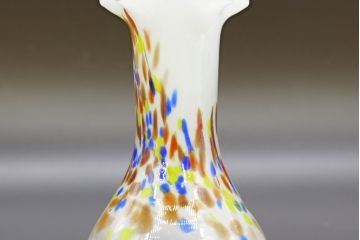 昭和レトロ　戦前　大正　可愛らしいデザインの古いマーブルガラス花瓶2個セット(フリル、色被せ、一輪挿し、花入、花器、硝子、吹きガラス)(R-076473)