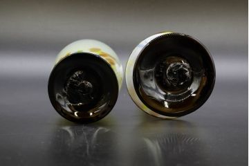 昭和レトロ　戦前　大正　可愛らしいデザインの古いマーブルガラス花瓶2個セット(フリル、色被せ、一輪挿し、花入、花器、硝子、吹きガラス)(R-076473)