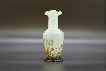 昭和レトロ　戦前　大正　可愛らしいデザインの古いマーブルガラス花瓶2個セット(フリル、色被せ、一輪挿し、花入、花器、硝子、吹きガラス)(R-076474)