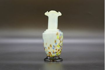 昭和レトロ　戦前　大正　可愛らしいデザインの古いマーブルガラス花瓶2個セット(フリル、色被せ、一輪挿し、花入、花器、硝子、吹きガラス)(R-076474)