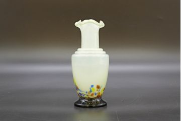 昭和レトロ　戦前　大正　可愛らしいデザインの古いマーブルガラス花瓶2個セット(フリル、色被せ、一輪挿し、花入、花器、硝子、吹きガラス)(R-076475)