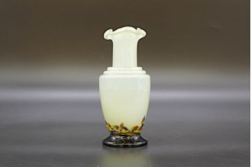 昭和レトロ　戦前　大正　可愛らしいデザインの古いマーブルガラス花瓶2個セット(フリル、色被せ、一輪挿し、花入、花器、硝子、吹きガラス)(R-076475)