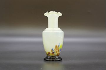 昭和レトロ　戦前　大正　可愛らしいデザインの古いマーブルガラス花瓶2個セット(フリル、色被せ、一輪挿し、花入、花器、硝子、吹きガラス)(R-076475)