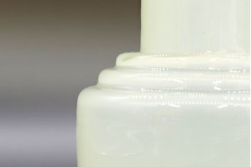 昭和レトロ　戦前　大正　可愛らしいデザインの古いマーブルガラス花瓶2個セット(フリル、色被せ、一輪挿し、花入、花器、硝子、吹きガラス)(R-076475)