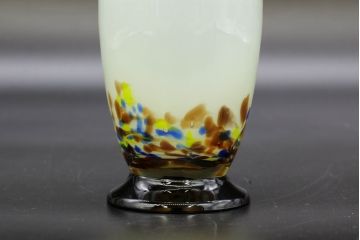 昭和レトロ　戦前　大正　可愛らしいデザインの古いマーブルガラス花瓶2個セット(フリル、色被せ、一輪挿し、花入、花器、硝子、吹きガラス)(R-076476)
