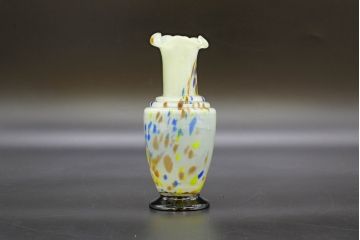 昭和レトロ　戦前　大正　可愛らしいデザインの古いマーブルガラス花瓶2個セット(フリル、色被せ、一輪挿し、花入、花器、硝子、吹きガラス)(R-076477)