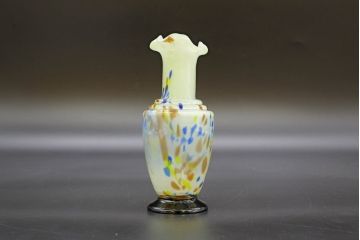 昭和レトロ　戦前　大正　可愛らしいデザインの古いマーブルガラス花瓶2個セット(フリル、色被せ、一輪挿し、花入、花器、硝子、吹きガラス)(R-076477)