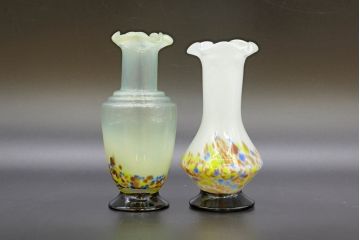 昭和レトロ　戦前　大正　可愛らしいデザインの古いマーブルガラス花瓶2個セット(フリル、色被せ、一輪挿し、花入、花器、硝子、吹きガラス)(R-076478)