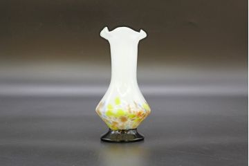 昭和レトロ　戦前　大正　可愛らしいデザインの古いマーブルガラス花瓶2個セット(フリル、色被せ、一輪挿し、花入、花器、硝子、吹きガラス)(R-076478)