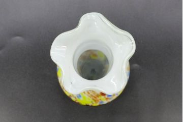 昭和レトロ　戦前　大正　可愛らしいデザインの古いマーブルガラス花瓶2個セット(フリル、色被せ、一輪挿し、花入、花器、硝子、吹きガラス)(R-076478)