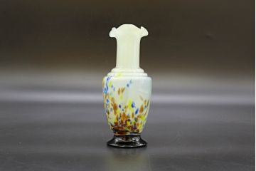 昭和レトロ　戦前　大正　可愛らしいデザインの古いマーブルガラス花瓶2個セット(フリル、色被せ、一輪挿し、花入、花器、硝子、吹きガラス)(R-076479)