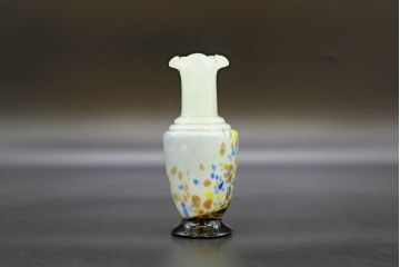 昭和レトロ　戦前　大正　可愛らしいデザインの古いマーブルガラス花瓶2個セット(フリル、色被せ、一輪挿し、花入、花器、硝子、吹きガラス)(R-076479)