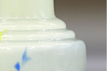 昭和レトロ　戦前　大正　可愛らしいデザインの古いマーブルガラス花瓶2個セット(フリル、色被せ、一輪挿し、花入、花器、硝子、吹きガラス)(R-076479)