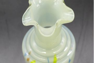 昭和レトロ　戦前　大正　可愛らしいデザインの古いマーブルガラス花瓶2個セット(フリル、色被せ、一輪挿し、花入、花器、硝子、吹きガラス)(R-076479)