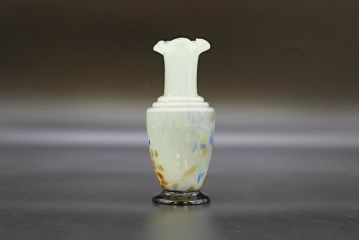 昭和レトロ　戦前　大正　可愛らしいデザインの古いマーブルガラス花瓶2個セット(フリル、色被せ、一輪挿し、花入、花器、硝子、吹きガラス)(R-076480)