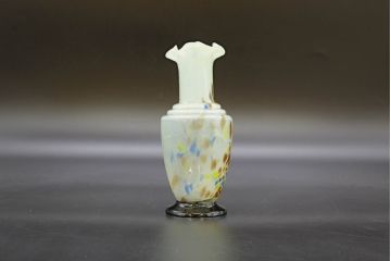 昭和レトロ　戦前　大正　可愛らしいデザインの古いマーブルガラス花瓶2個セット(フリル、色被せ、一輪挿し、花入、花器、硝子、吹きガラス)(R-076480)