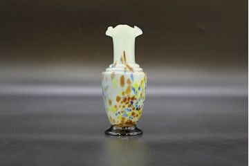 昭和レトロ　戦前　大正　可愛らしいデザインの古いマーブルガラス花瓶2個セット(フリル、色被せ、一輪挿し、花入、花器、硝子、吹きガラス)(R-076480)