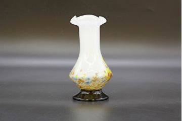 昭和レトロ　戦前　大正　可愛らしいデザインの古いマーブルガラス花瓶2個セット(フリル、色被せ、一輪挿し、花入、花器、硝子、吹きガラス)(R-076480)