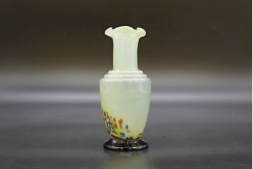 昭和レトロ　戦前　大正　可愛らしいデザインの古いマーブルガラス花瓶2個セット(フリル、色被せ、一輪挿し、花入、花器、硝子、吹きガラス)(R-076481)