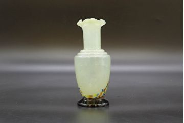 昭和レトロ　戦前　大正　可愛らしいデザインの古いマーブルガラス花瓶2個セット(フリル、色被せ、一輪挿し、花入、花器、硝子、吹きガラス)(R-076481)