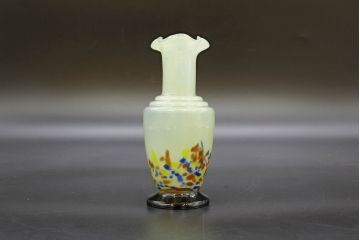 昭和レトロ　戦前　大正　可愛らしいデザインの古いマーブルガラス花瓶2個セット(フリル、色被せ、一輪挿し、花入、花器、硝子、吹きガラス)(R-076481)