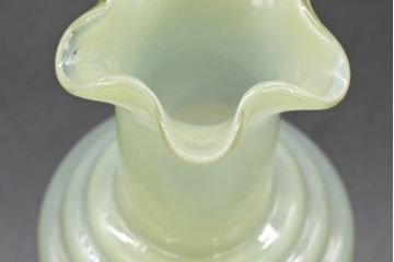 昭和レトロ　戦前　大正　可愛らしいデザインの古いマーブルガラス花瓶2個セット(フリル、色被せ、一輪挿し、花入、花器、硝子、吹きガラス)(R-076481)