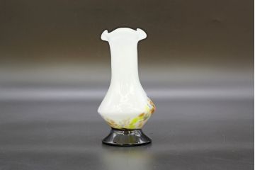 昭和レトロ　戦前　大正　可愛らしいデザインの古いマーブルガラス花瓶2個セット(フリル、色被せ、一輪挿し、花入、花器、硝子、吹きガラス)(R-076482)