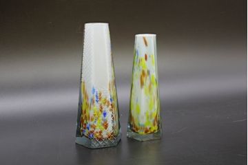 昭和レトロ　戦前　大正　置くだけでお部屋のアクセントになる古いマーブルガラス花瓶2個セット(六角、一輪挿し、花入、花器、硝子)(R-076483)