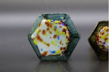 昭和レトロ　戦前　大正　置くだけでお部屋のアクセントになる古いマーブルガラス花瓶2個セット(六角、一輪挿し、花入、花器、硝子)(R-076484)