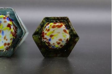 昭和レトロ　戦前　大正　置くだけでお部屋のアクセントになる古いマーブルガラス花瓶2個セット(六角、一輪挿し、花入、花器、硝子)(R-076484)