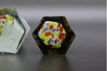 昭和レトロ　戦前　大正　置くだけでお部屋のアクセントになる古いマーブルガラス花瓶2個セット(六角、一輪挿し、花入、花器、硝子)(R-076485)