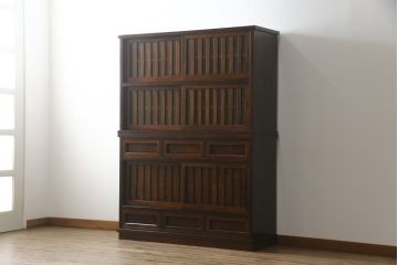 中古　美品　高級品　国産　職人手作り　総欅(ケヤキ)材　漆塗り　上質な和の空間を演出する二段重ね水屋箪笥(食器棚、茶箪笥、キャビネット、収納棚、戸棚、店舗什器)(定価約120万円)(R-076489)