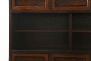 中古　美品　高級品　国産　職人手作り　総欅(ケヤキ)材　漆塗り　上質な和の空間を演出する二段重ね水屋箪笥(食器棚、茶箪笥、キャビネット、収納棚、戸棚、店舗什器)(定価約120万円)(R-076489)