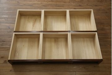 中古　美品　高級品　国産　職人手作り　総欅(ケヤキ)材　漆塗り　上質な和の空間を演出する二段重ね水屋箪笥(食器棚、茶箪笥、キャビネット、収納棚、戸棚、店舗什器)(定価約120万円)(R-076489)