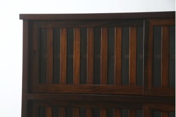 中古　美品　高級品　国産　職人手作り　総欅(ケヤキ)材　漆塗り　上質な和の空間を演出する二段重ね水屋箪笥(食器棚、茶箪笥、キャビネット、収納棚、戸棚、店舗什器)(定価約120万円)(R-076489)
