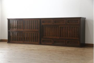 中古　美品　高級品　国産　職人手作り　総欅(ケヤキ)材　漆塗り　上質な和の空間を演出する二段重ね水屋箪笥(食器棚、茶箪笥、キャビネット、収納棚、戸棚、店舗什器)(定価約120万円)(R-076489)