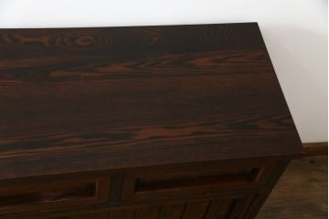 中古　美品　高級品　国産　職人手作り　総欅(ケヤキ)材　漆塗り　上質な和の空間を演出する二段重ね水屋箪笥(食器棚、茶箪笥、キャビネット、収納棚、戸棚、店舗什器)(定価約120万円)(R-076489)
