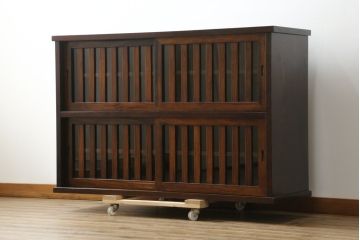 中古　美品　高級品　国産　職人手作り　総欅(ケヤキ)材　漆塗り　上質な和の空間を演出する水屋箪笥サイドボード(サイドキャビネット、収納棚、戸棚、食器棚)(R-076490)