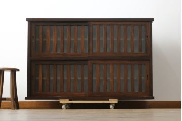 中古　美品　高級品　国産　職人手作り　総欅(ケヤキ)材　漆塗り　上質な和の空間を演出する水屋箪笥サイドボード(サイドキャビネット、収納棚、戸棚、食器棚)(R-076490)