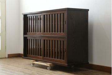 中古　美品　高級品　国産　職人手作り　総欅(ケヤキ)材　漆塗り　上質な和の空間を演出する水屋箪笥サイドボード(サイドキャビネット、収納棚、戸棚、食器棚)(R-076490)