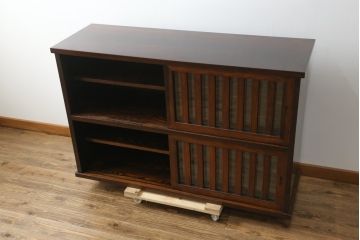 中古　美品　高級品　国産　職人手作り　総欅(ケヤキ)材　漆塗り　上質な和の空間を演出する水屋箪笥サイドボード(サイドキャビネット、収納棚、戸棚、食器棚)(R-076490)