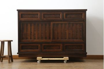 中古　美品　高級品　国産　職人手作り　総欅(ケヤキ)材　漆塗り　上質な和の空間を演出する水屋箪笥サイドボード(サイドキャビネット、収納棚、戸棚、食器棚、茶箪笥)(R-076491)