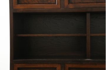 中古　美品　高級品　国産　職人手作り　総欅(ケヤキ)材　漆塗り　上質な和の空間を演出する水屋箪笥サイドボード(サイドキャビネット、収納棚、戸棚、食器棚、茶箪笥)(R-076491)