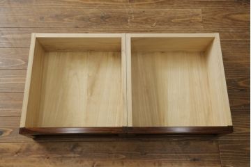 中古　美品　高級品　国産　職人手作り　総欅(ケヤキ)材　漆塗り　上質な和の空間を演出する水屋箪笥サイドボード(サイドキャビネット、収納棚、戸棚、食器棚、茶箪笥)(R-076491)