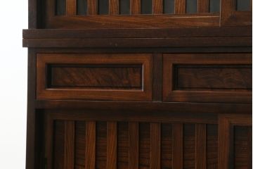 中古　美品　高級品　国産　職人手作り　総欅(ケヤキ)材　漆塗り　上質な和の空間を演出する水屋箪笥サイドボード(サイドキャビネット、収納棚、戸棚、食器棚、茶箪笥)(R-076491)
