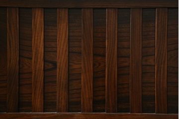 中古　美品　高級品　国産　職人手作り　総欅(ケヤキ)材　漆塗り　上質な和の空間を演出する水屋箪笥サイドボード(サイドキャビネット、収納棚、戸棚、食器棚、茶箪笥)(R-076491)